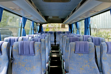 Салон автобуса АВТОБУС ИСУЗУ Q-BUS LUX 2011 года выпуска (до 30 мест)